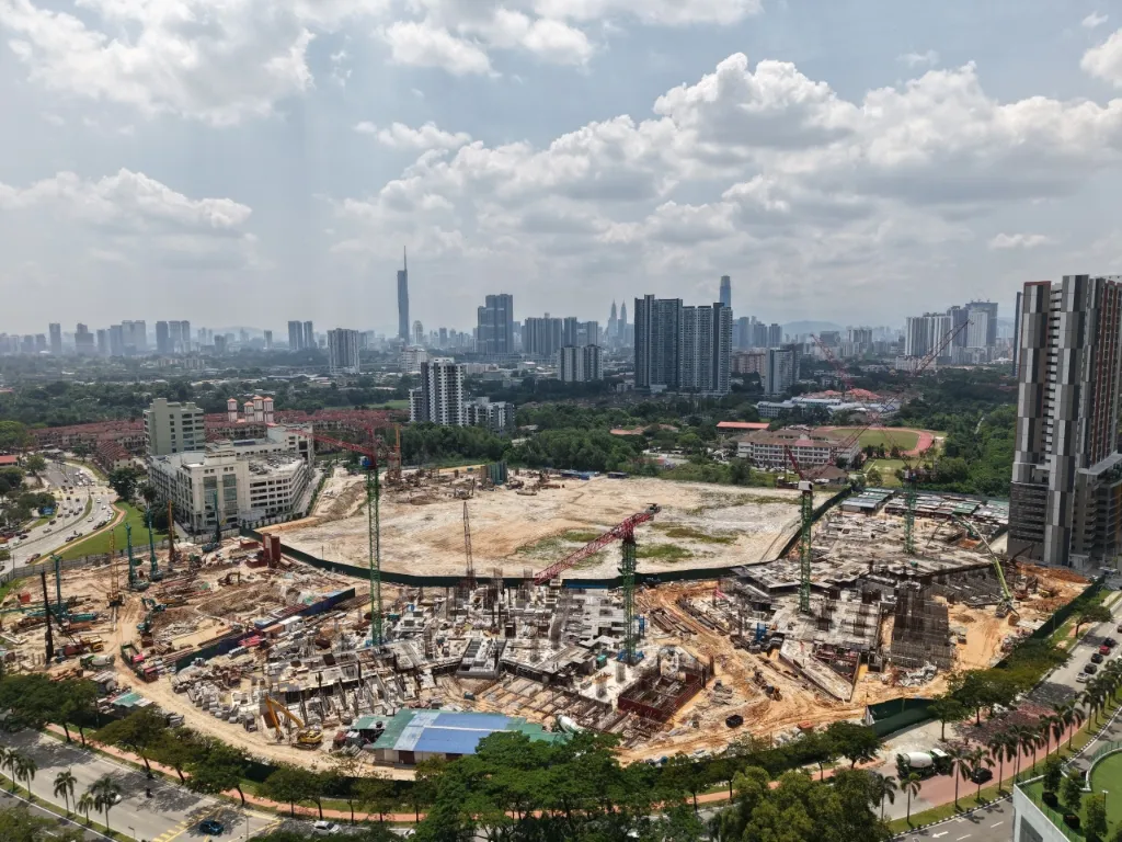 Substructure Slab & Tower Cranes with KL Skyline